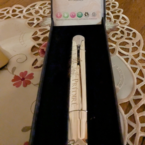 NIB Predire Paris Black Orchid 60 Second Flawless Wrinkle Remover - Picture 2 of 3